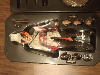 Figura Ezio Assassin's Creed II DAMTOYS 1/6
