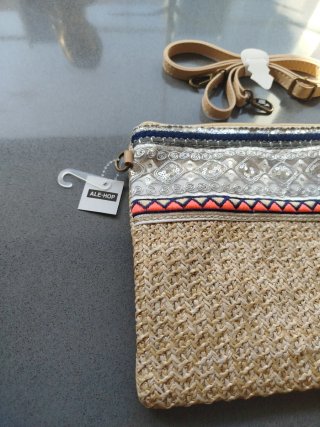 Bolso de rafia con detalles