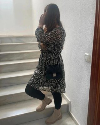 Bolso Negro Pull&Bear y Gafas NextVisión