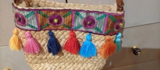 Bolso rafia con abalorios