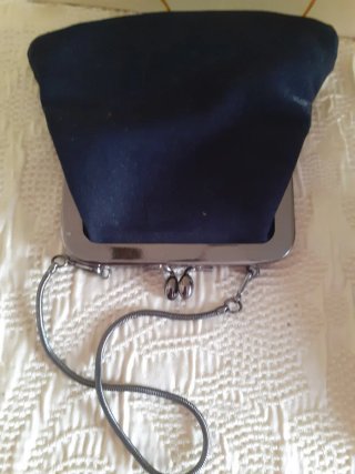 Zapatos de tacón y bolso azul marino , ideales!!