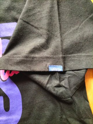 Camiseta Vans Custom. Negra. Logo clásico. Talla M