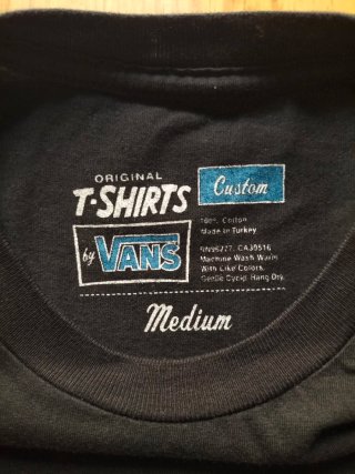 Camiseta Vans Custom. Negra. Logo clásico. Talla M