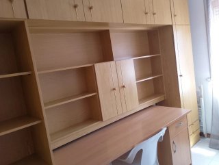 Guardaroba e cassettiera in legno