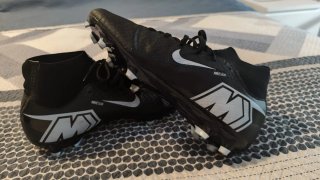 Botas de fútbol Nike y accesorios