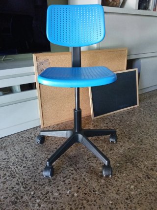 Silla infantil azul para escritorio Corcho/pizarra