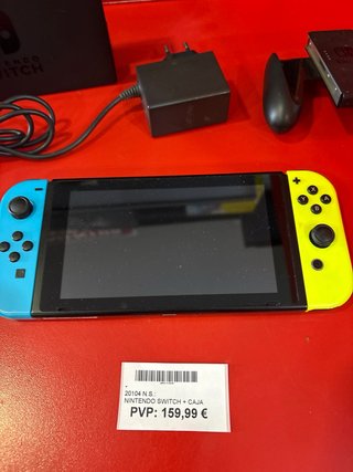 Nintendo Switch + Caja Azul/Amarillo