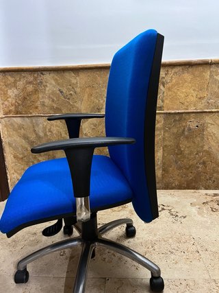 Silla de estudio azul y negra