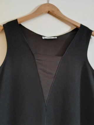 Vestido negro de Mango