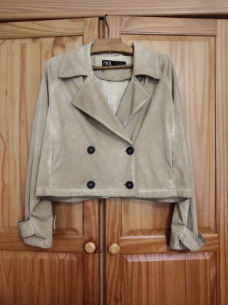 Gabardina corta Zara Beige