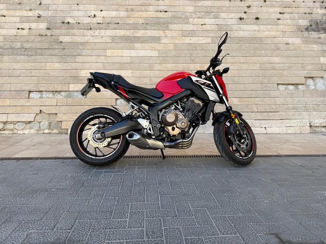 Honda CB 650F Roja y Plateada