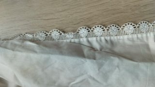 Delantal blanco con encaje