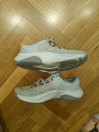 Zapatillas Nike Blancas y Rojas