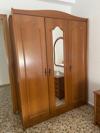 Armario de madera 3 puertas con espejo