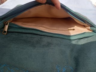 Bolso de fiesta verde con detalles dorados