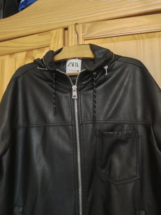 Parka Zara Negra con Capucha