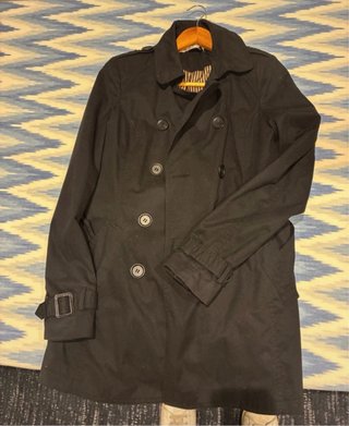 Chaqueta gabardina Stradivarius negra