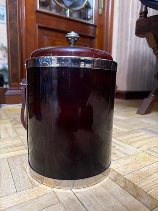 Cubitera de madera y metal