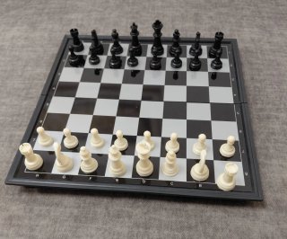 Tablero de ajedrez magnético plegable