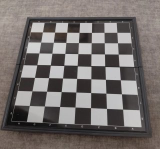 Tablero de ajedrez magnético plegable