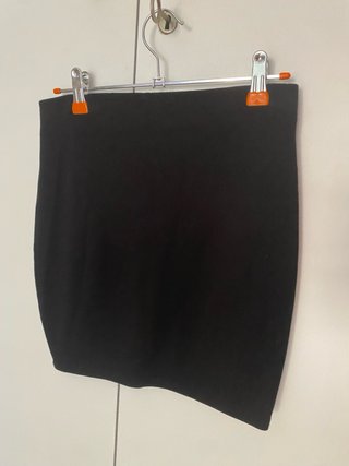 Falda tubo negra corta