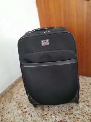 Maleta de viaje negra