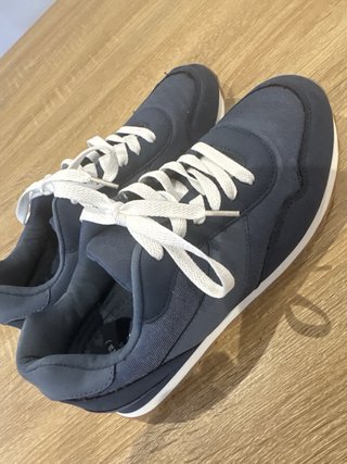 Zapatillas deportivas azul y blanco
