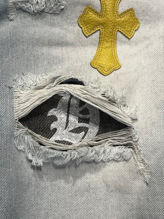 Bermuda vaquera Chrome Hearts con parches