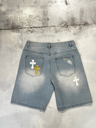 Bermuda vaquera Chrome Hearts con parches