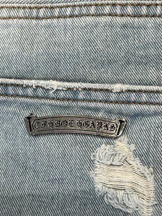 Bermuda vaquera Chrome Hearts con parches