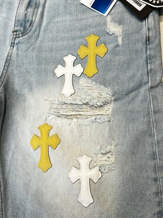 Bermuda vaquera Chrome Hearts con parches