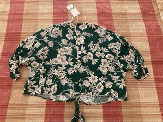 Blusa Nueva Zara Verde Estampada Talla L