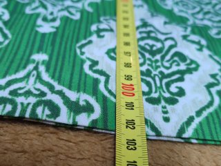 Pantalón verde estampado. Talla 46.