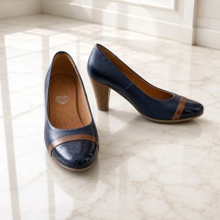 Zapatos de tacón azul y marrón