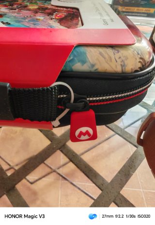 Nintendo Switch sigillata + custodia Mario Kart