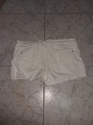 Pantalón corto blanco ESMARA