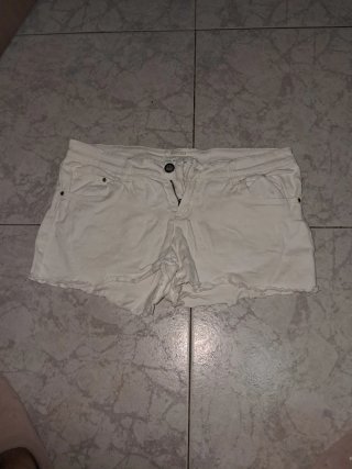 Pantalón corto blanco ESMARA