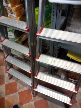 Escaleras de aluminio plegables