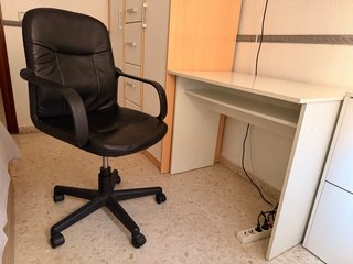 Escritorio y silla de oficina