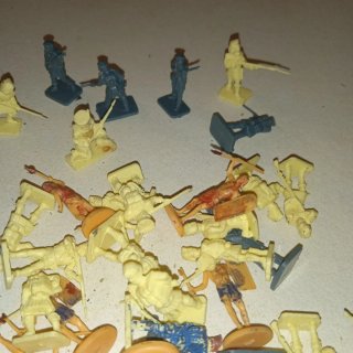 Lotto 100 soldatini 1/72