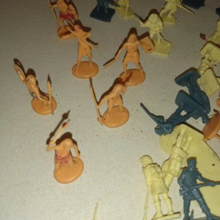 Lotto 100 soldatini 1/72
