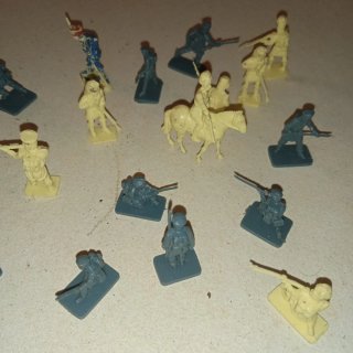 Lotto 100 soldatini 1/72