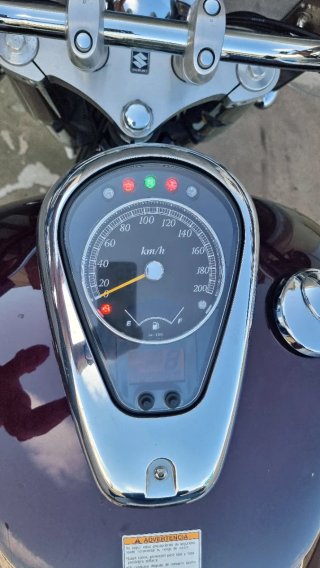 Suzuki Intruder 800c Custom Blanco/Burdeos