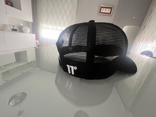 Gorra 11 Degrees Negra y Blanca