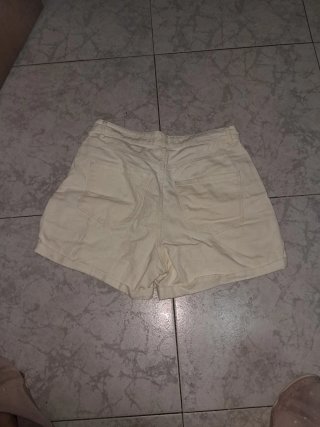 pantalón corto beige