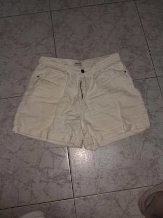 pantalón corto beige