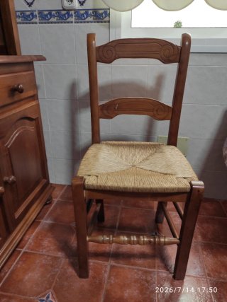 Mueble de cocina madera, mesa y 4 sillas.