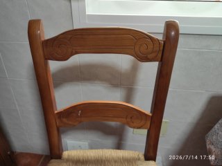 Mueble de cocina madera, mesa y 4 sillas.