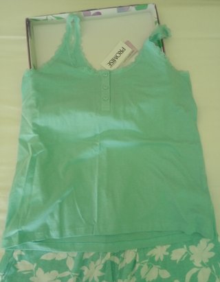 Pijama pantalón corto con camiseta tirantes