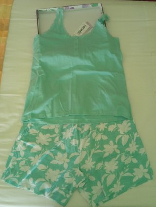 Pijama pantalón corto con camiseta tirantes